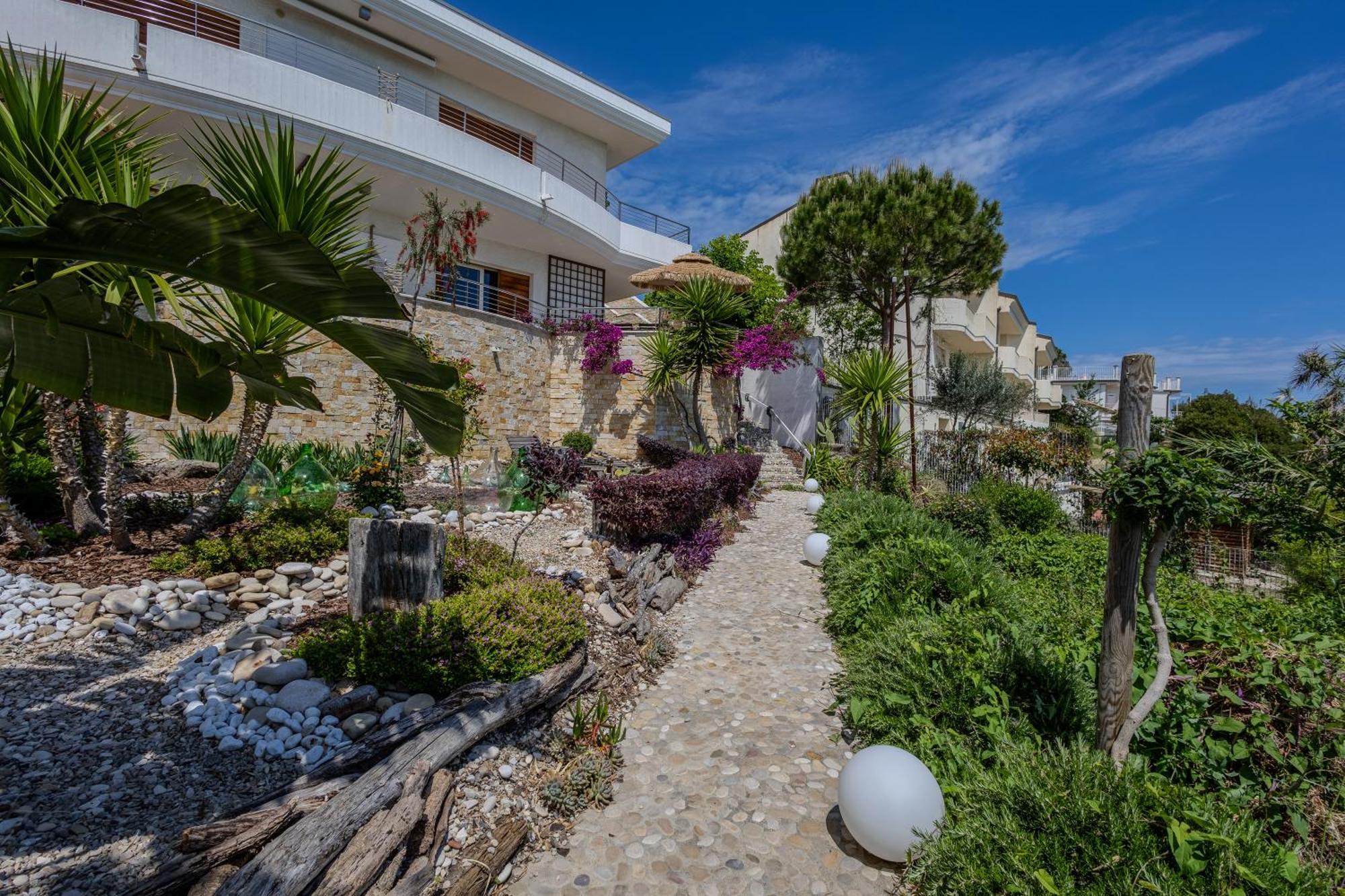 Residenze Longhi Bed and Breakfast Vasto Eksteriør billede
